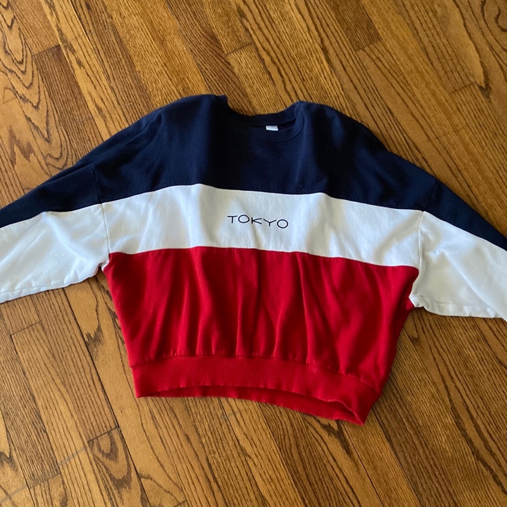 H&M cropped “Tokyo” sweatshirt